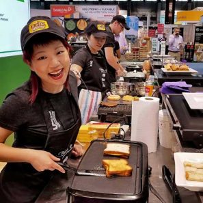 Udis Product Demonstration of cooking apparatus